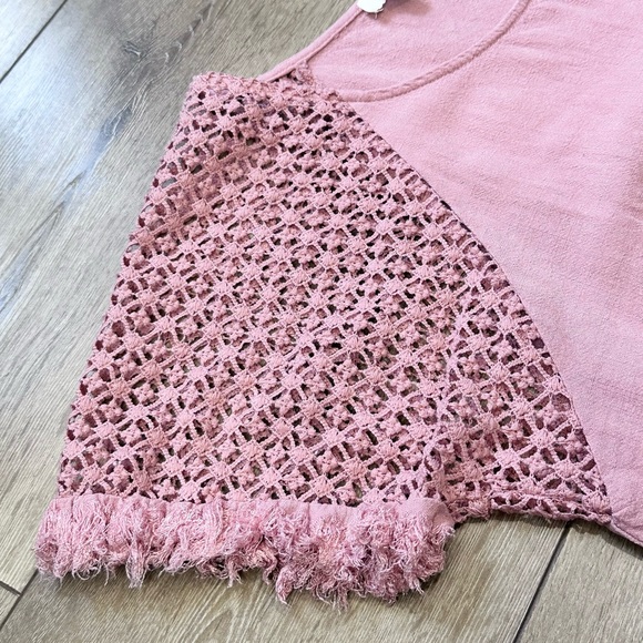 Umgee Crochet Sleeve Fringe Linen Blend Top - Picture 7 of 14
